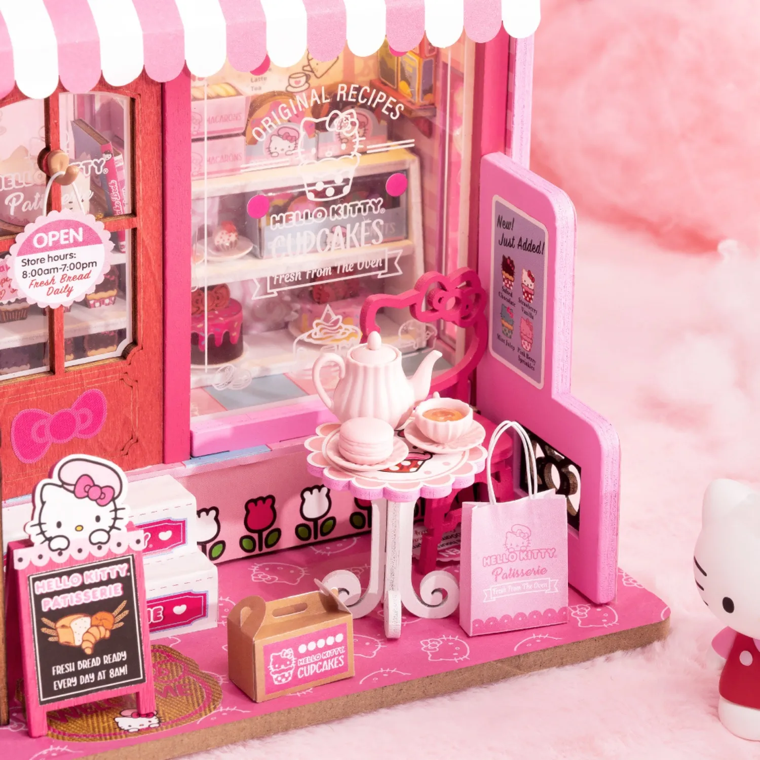 Hello Kitty Patisserie DIY miniaturehus med LED-lys