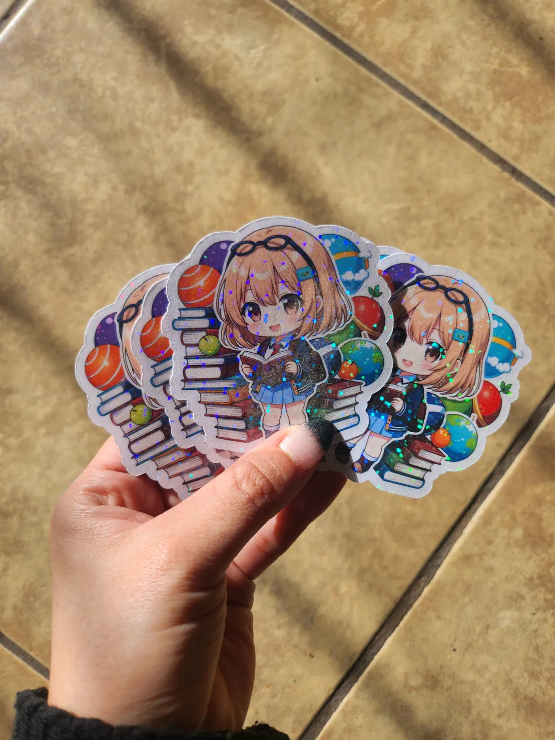 Anitaku Kawaii Bookworm klistremerke 7,6 cm holografisk