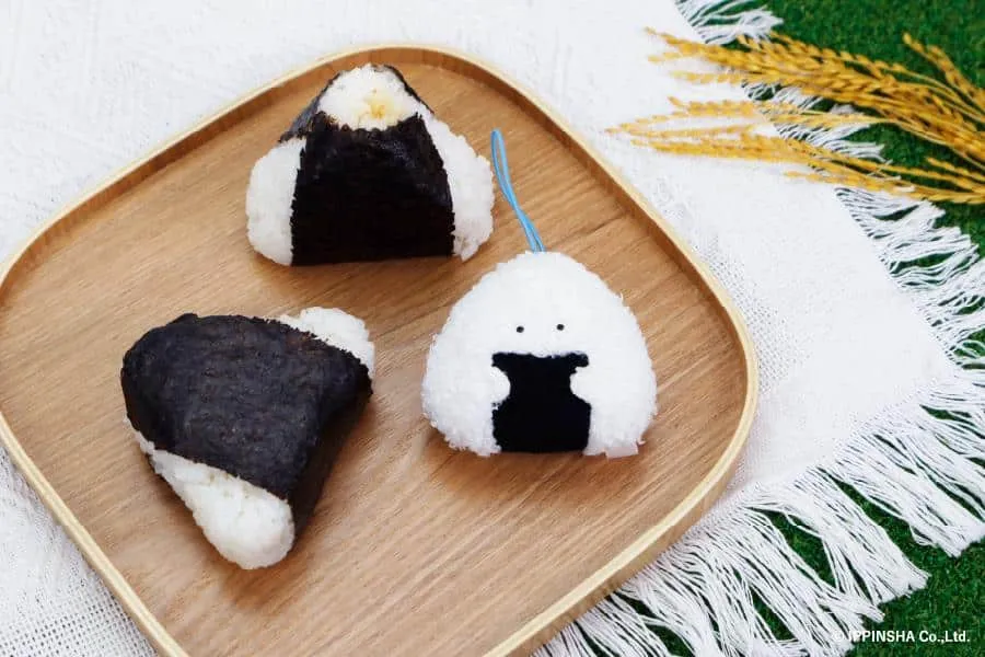 Fluffy Onigiri Plush Keychain Gacha plysjnøkkelring tilfeldig 5–6 cm