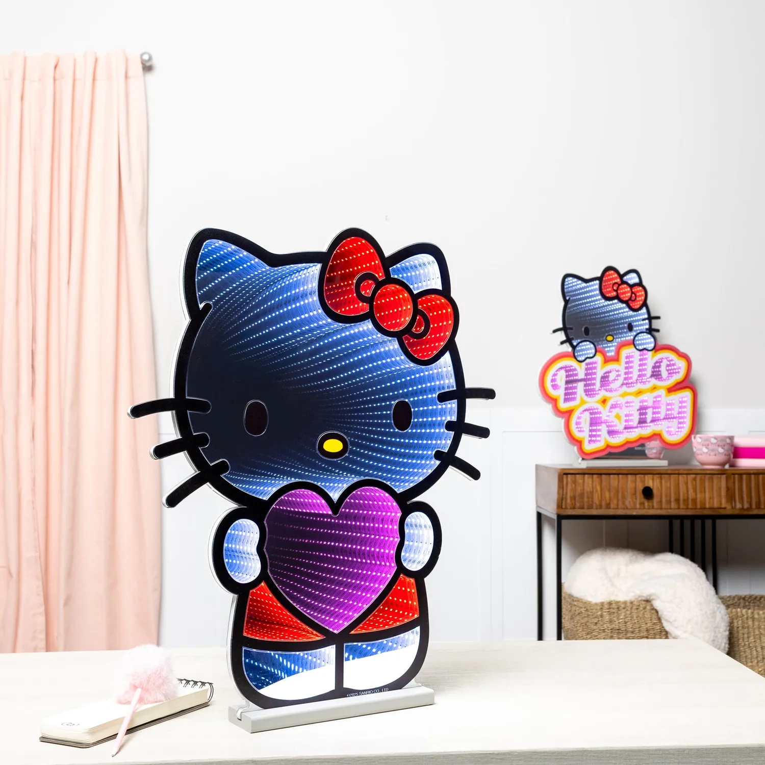 Hello Kitty 24" Heart Decorative Ekkolight Infinity Light LED-dekorlys