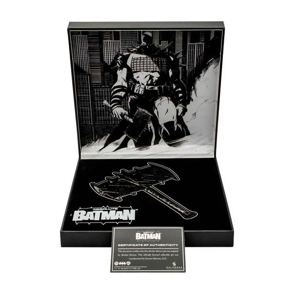 Batman Absolute Batman Battle Axe Pin samlepinne