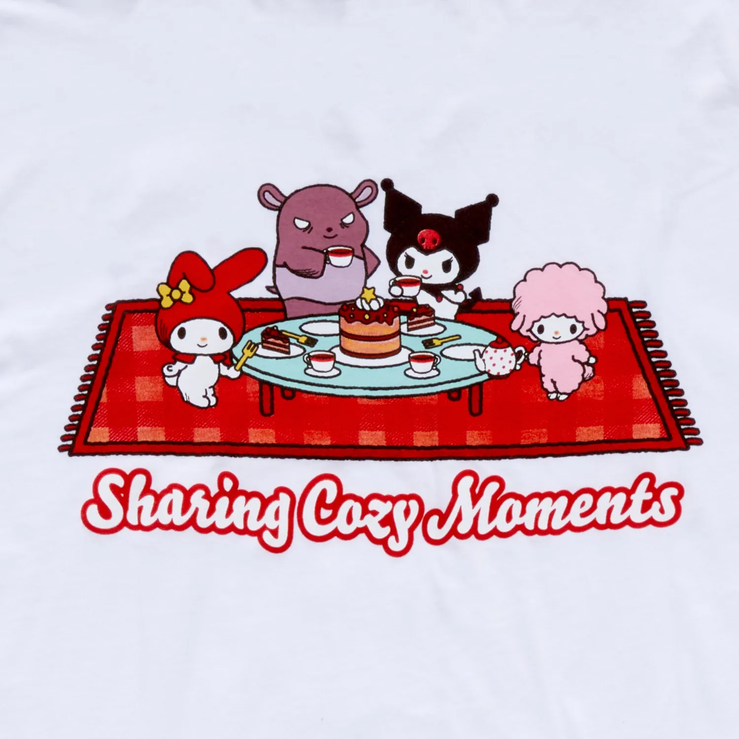 Kuromi Adult Sharing Cozy Moments Tee T-skjorte hvit