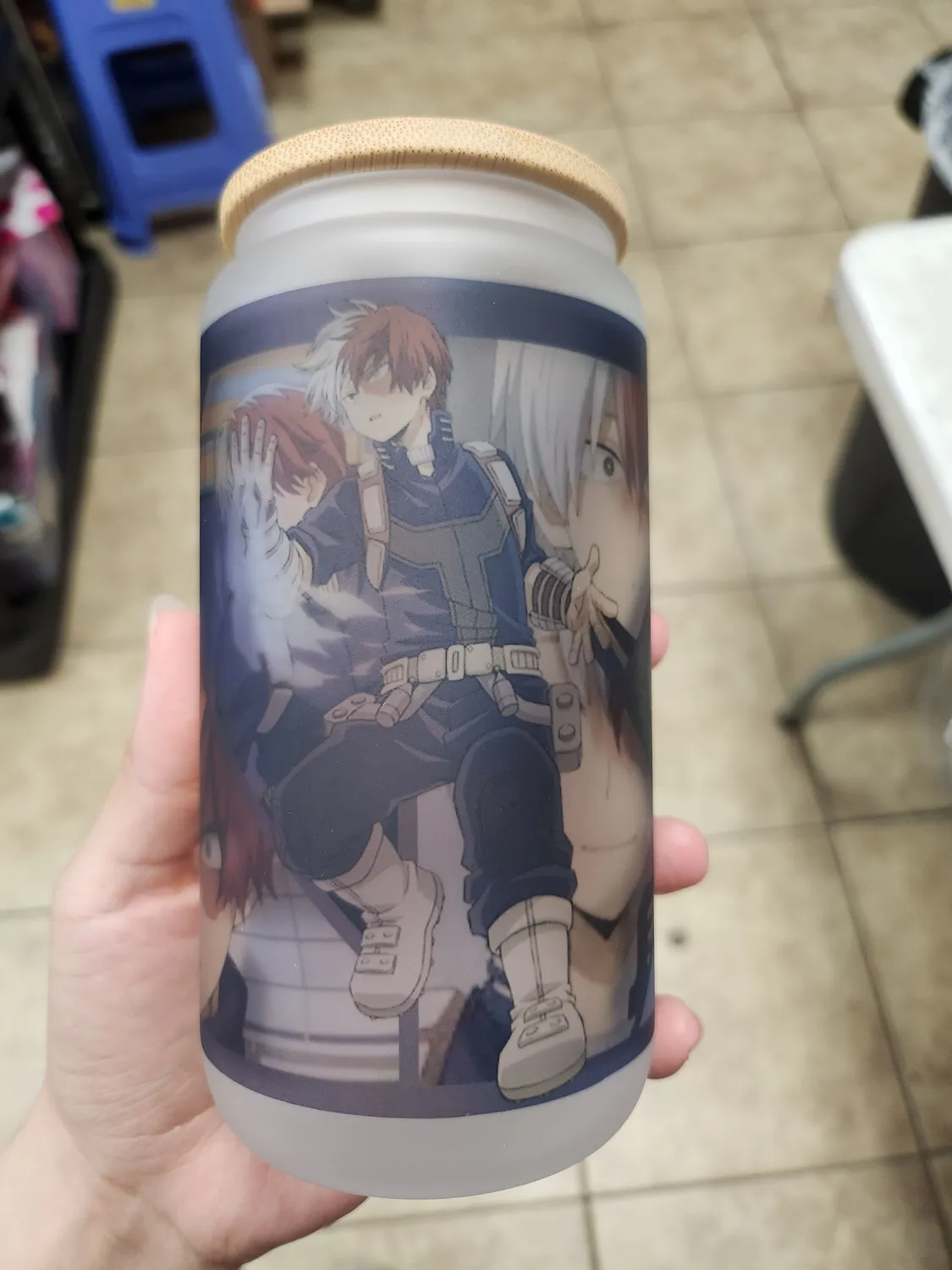 Anitaku Anime Hero Glass Can Tumbler – 473 ml med bambuslokk