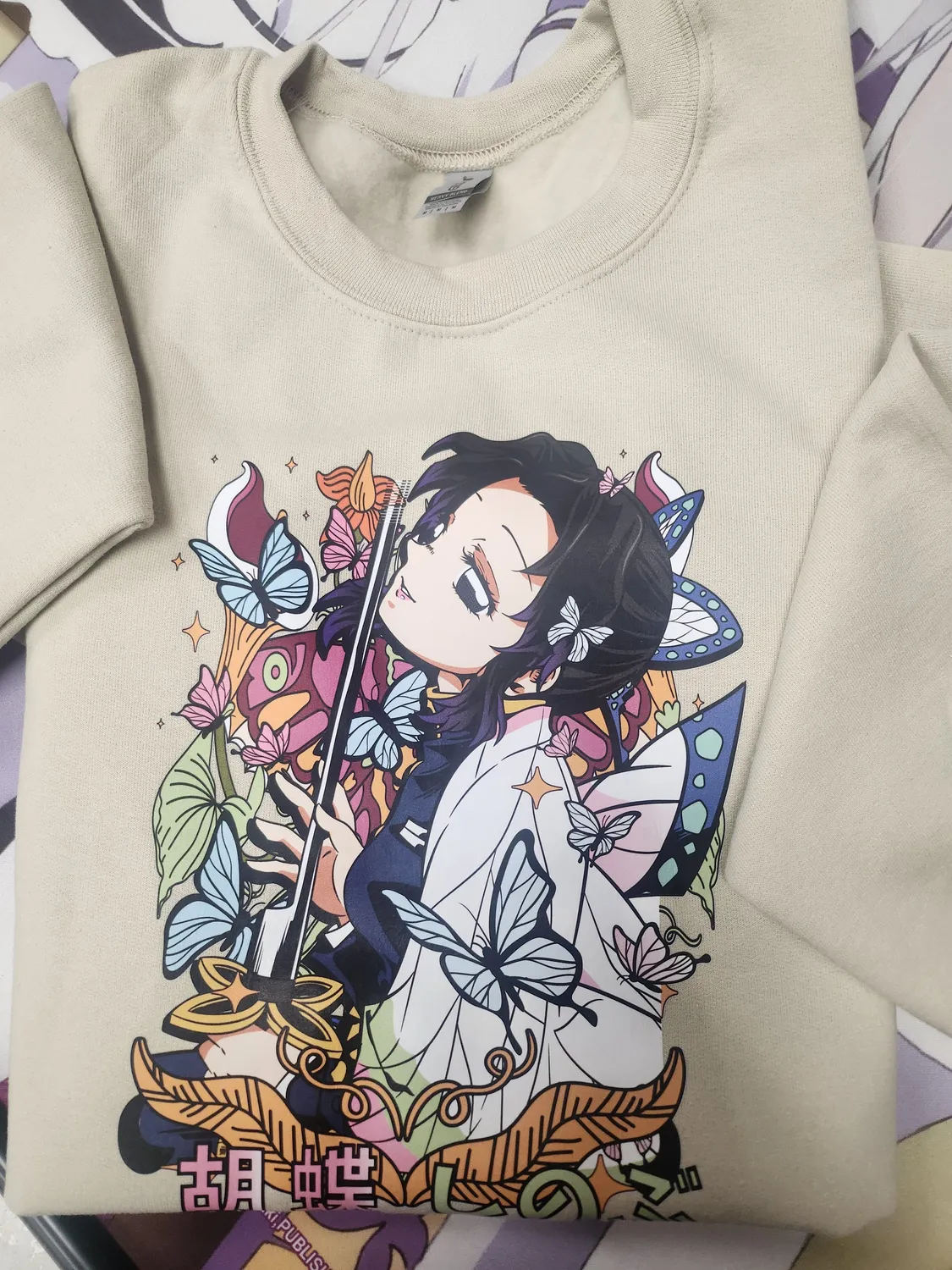 Anitaku Butterfly Slayer genser med Shinobu-motiv