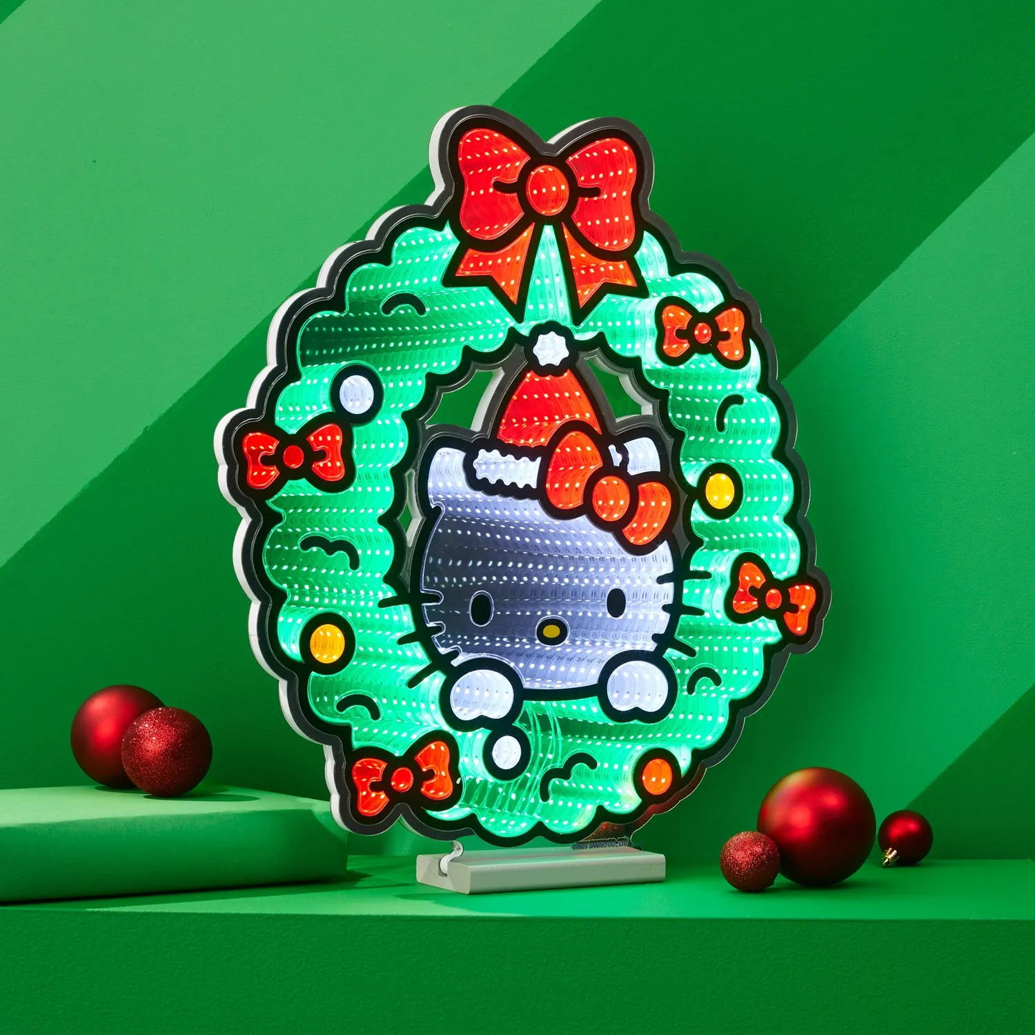 Hello Kitty 20" Holiday Wreath lysdekorasjon rød og grønn