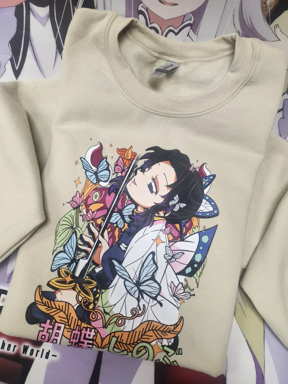Anitaku Butterfly Slayer genser med Shinobu-motiv