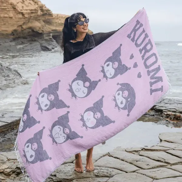Kuromi x Sand Cloud Beach Towel Cheeky strandhåndkle rosa økologisk bomull