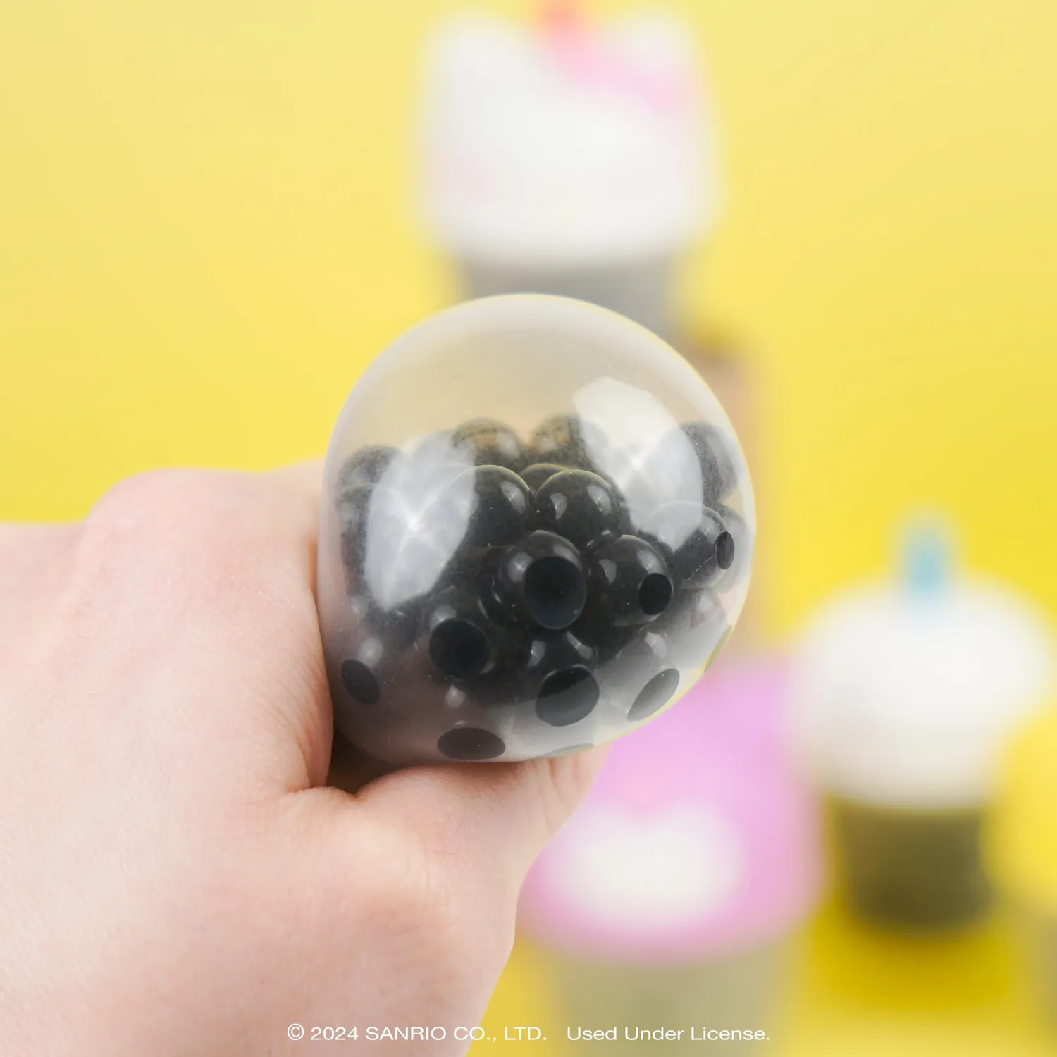 Hello Kitty and Friends Boba Tea Capsule SquiSHU squishy 1 stk. overraskelse