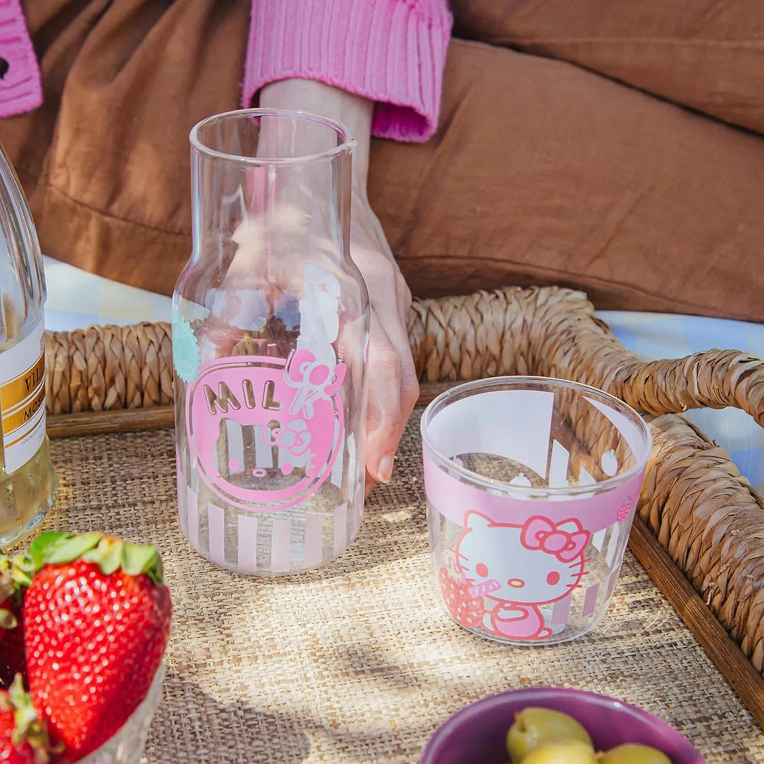 Hello Kitty Glass Carafe and Cup Set Strawberry Milk karaffelsett