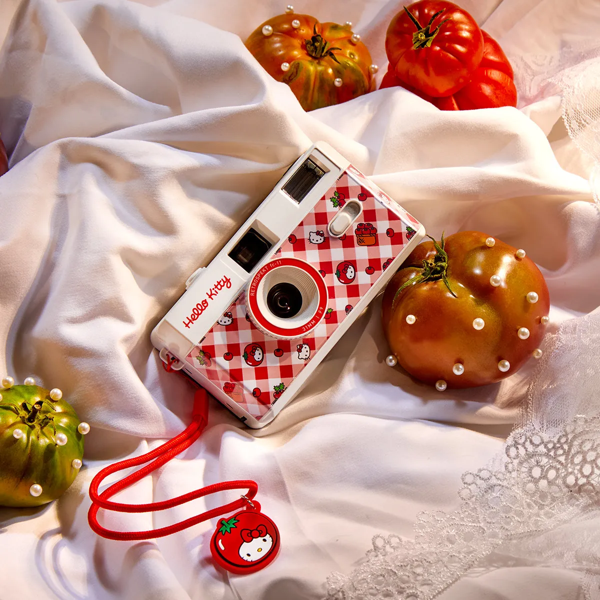 Hello Kitty Tomatoes FC-11 35mm Camera filmkamera tomatdesign