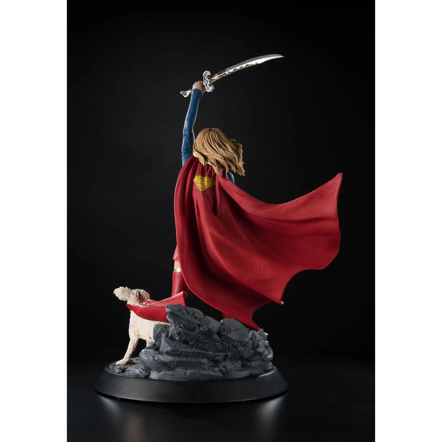 Batman Supergirl (2026 Movie) resinstatue 1/6 Krypto
