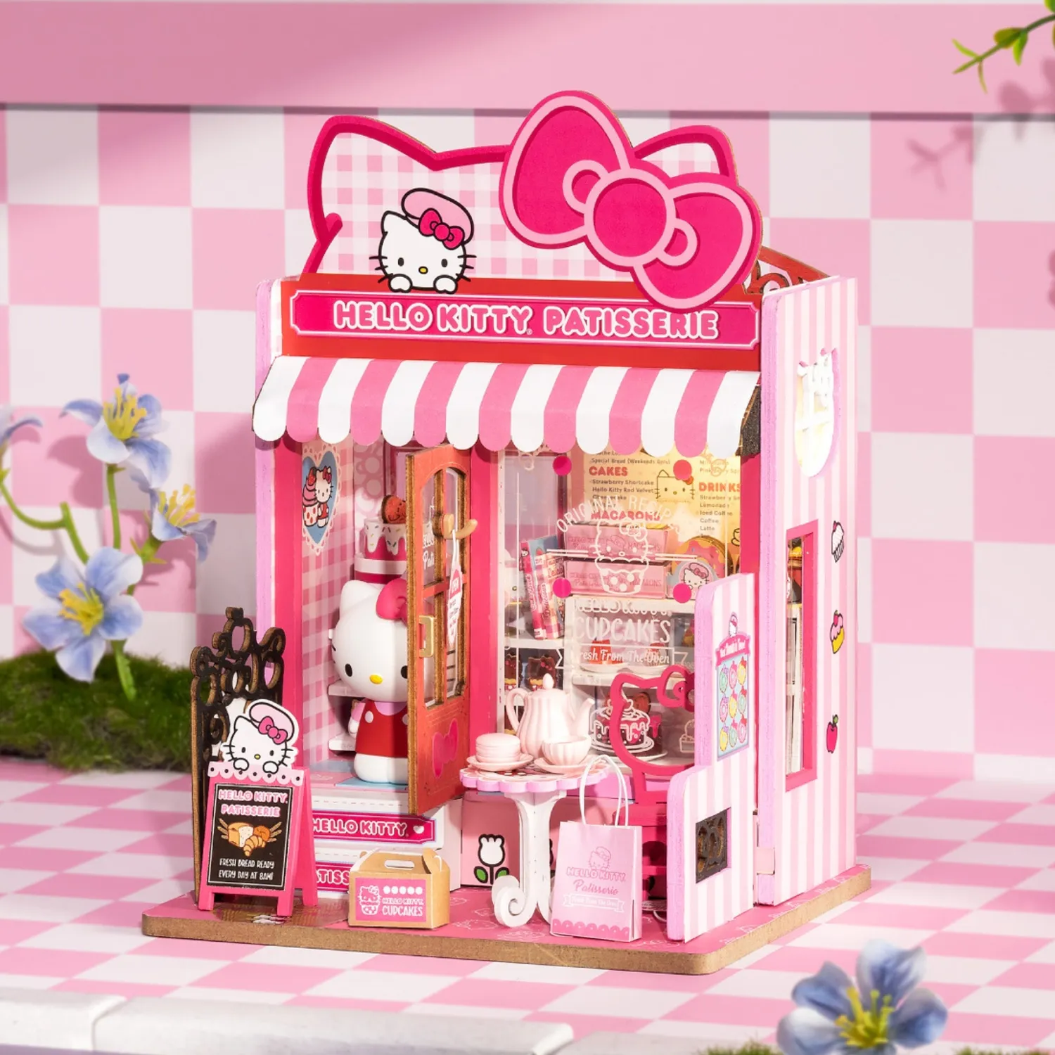 Hello Kitty Patisserie DIY miniaturehus med LED-lys