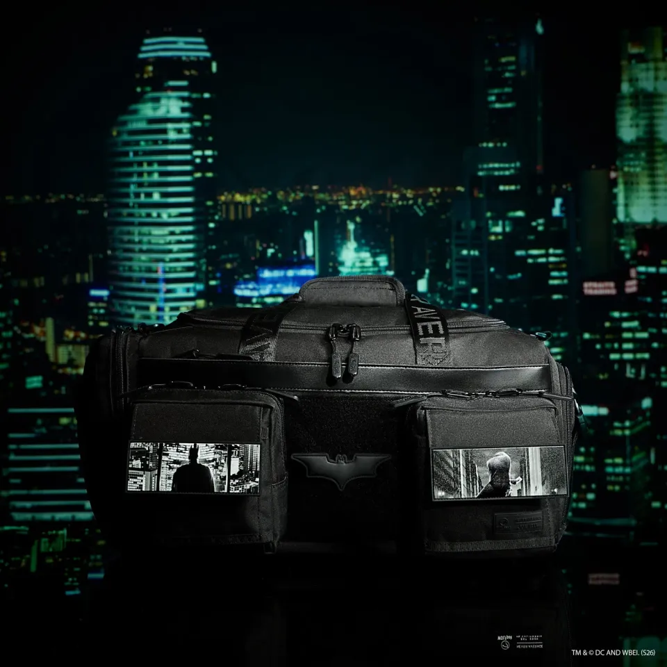 WOLFpak The Dark Knight Trilogy 30L duffelbag med skoboksrom