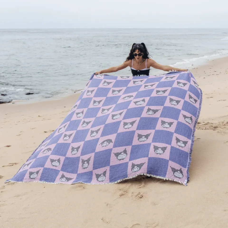 Hello Kitty Kuromi x Sand Cloud Party Blanket Cheeky pledd 228 x 228 cm