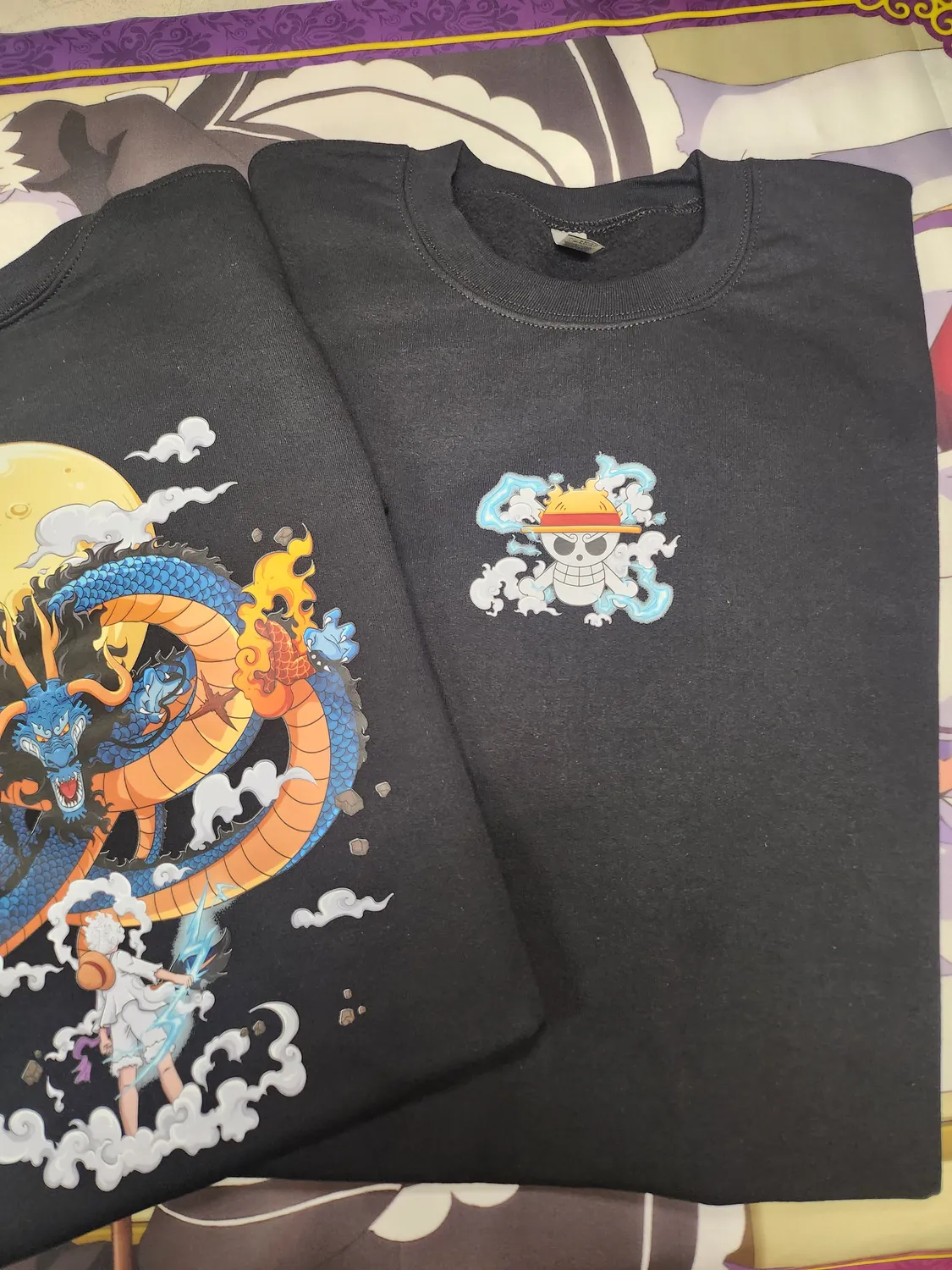 Anitaku Joyb v. Kaido Crewneck-genser S–2XL fra One Piece