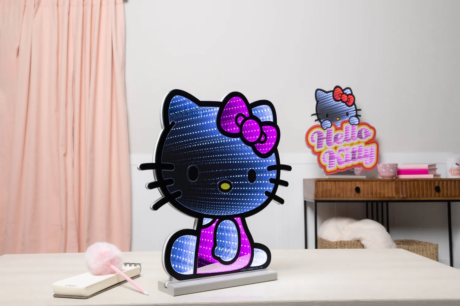 Hello Kitty Sitting Decorative Ekkolight Infinity Light 16 tommer LED-lampe