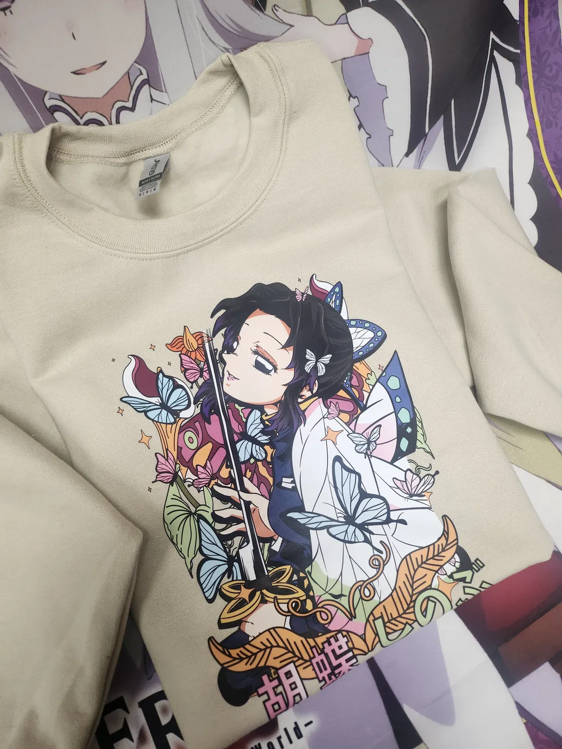 Anitaku Butterfly Slayer genser med Shinobu-motiv