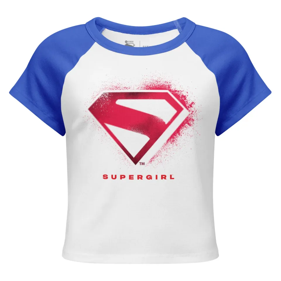 Batman Supergirl (2026 Movie) S-Shield T-skjorte hvit/svart ribbestrikket