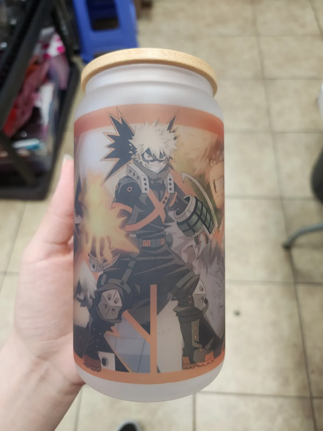 Anitaku Anime Hero Glass Can Tumbler – 473 ml med bambuslokk