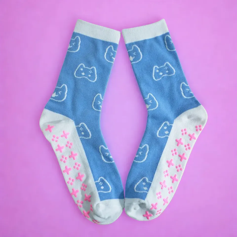 Kururu4ever Gamer Cat Crew Socks with Grips sokker 37–42 bomull med antiskli
